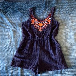 Embroidered, lace romper with pockets!